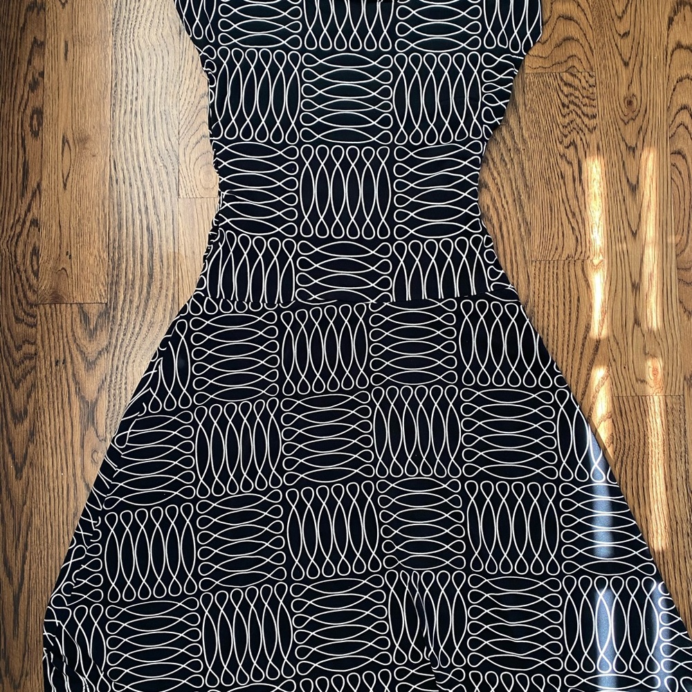 Black and white patterned dress